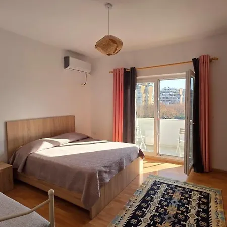 The Writers' Neighbor Апартаменты Тирана