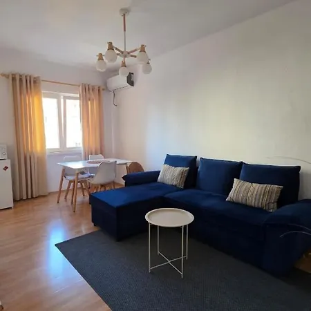 The Writers' Neighbor Apartament Tirana